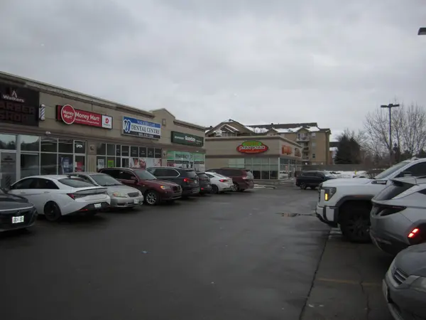 1900 Walkers Line #8, Burlington, ON L7M 4W5