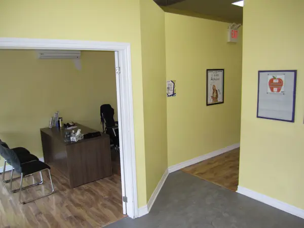 1900 Walkers Line #8, Burlington, ON L7M 4W5