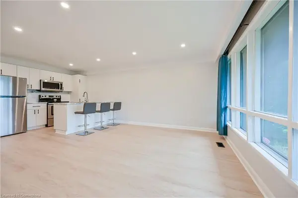 738 Mohawk RD E #Upper, Hamilton, ON L8T 2R1