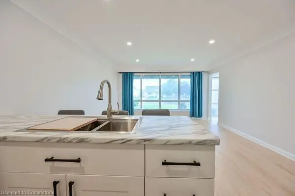 738 Mohawk RD E #Upper, Hamilton, ON L8T 2R1