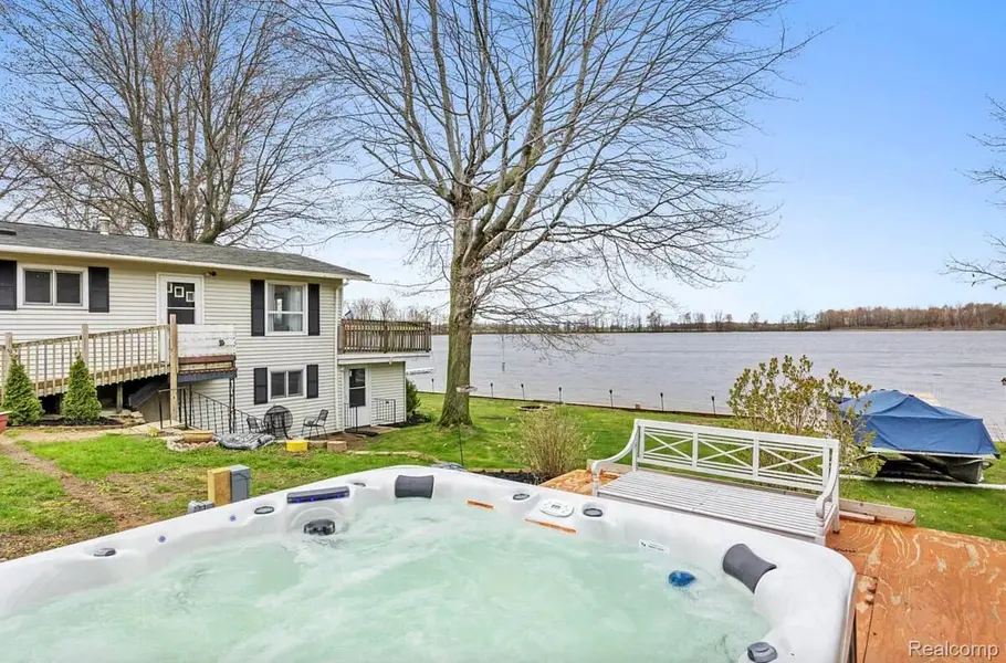 4991 Lakeview DR, Montcalm Township, MI 49322