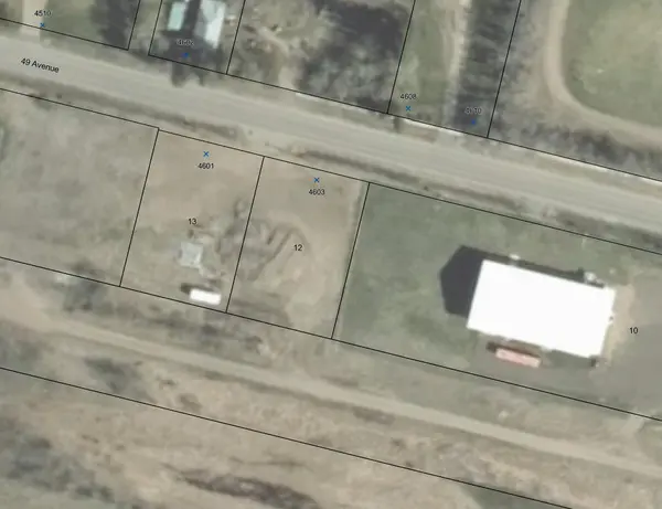 4601-4603 49 AVE, Dewberry, AB T0B 0E3