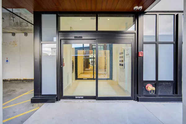 Toronto, ON M6R 2B2,181 Sterling RD #1604