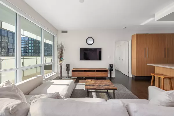 Toronto C01, ON M5V 3X4,80 John ST #3901