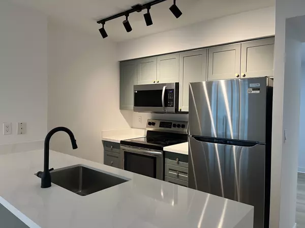 Toronto C01, ON M5V 3S1,397 Front ST W #710