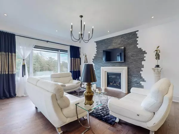 Aurora, ON L4G 3Y1,216 Sunset Vista CT E