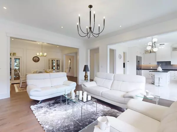 Aurora, ON L4G 3Y1,216 Sunset Vista CT E