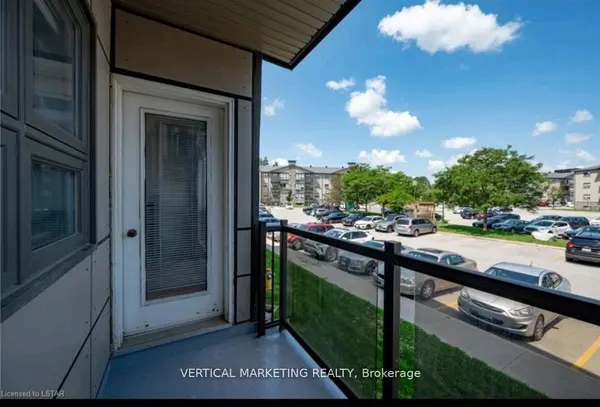 1 Jacksway CRES #208, London North, ON N5X 3T5