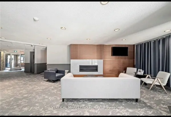 1 Jacksway CRES #208, London North, ON N5X 3T5