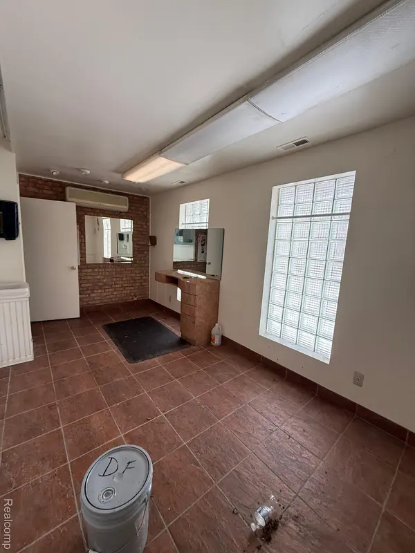 595 Orchard Lake RD, Pontiac, MI 48341