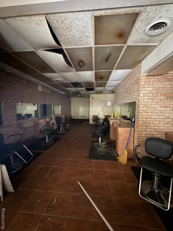 595 Orchard Lake RD, Pontiac, MI 48341