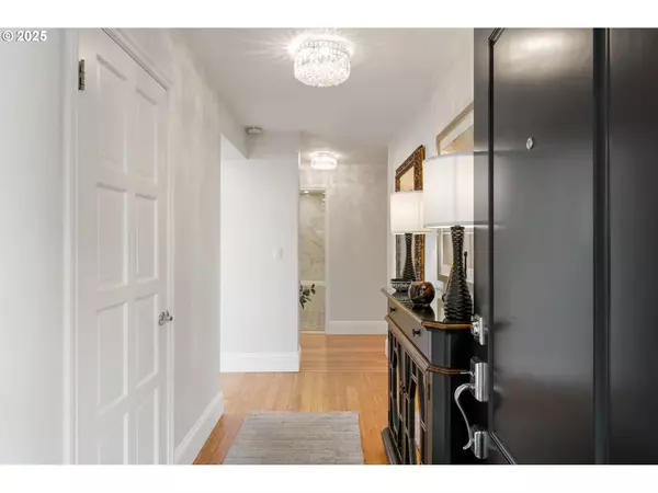 Portland, OR 97201,2221 SW 1ST AVE #2225