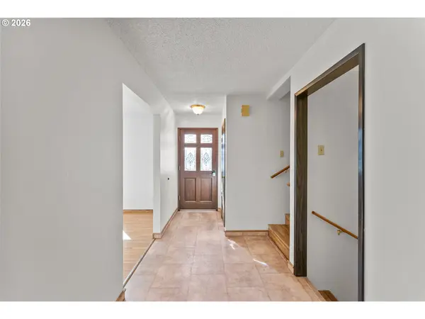 221 OAKVIEW DR, Roseburg, OR 97471