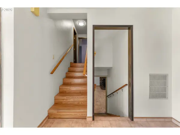 221 OAKVIEW DR, Roseburg, OR 97471