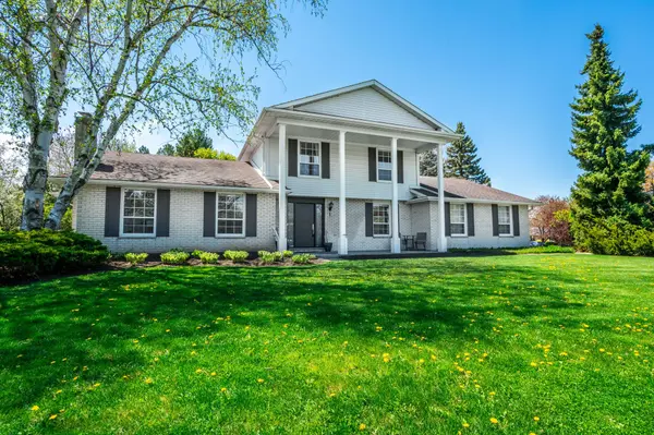 1 Acredale DR, Hamilton, ON L0R 1H2