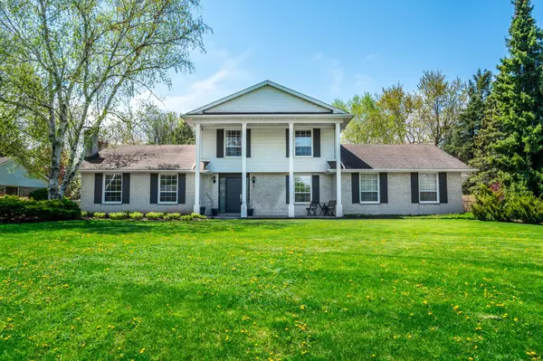 1 Acredale DR, Hamilton, ON L0R 1H2