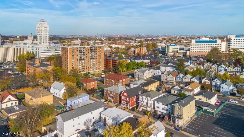 118 Race St #2, Elizabeth City, NJ 07202