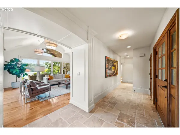 910 NORTHSHORE RD, Lake Oswego, OR 97034