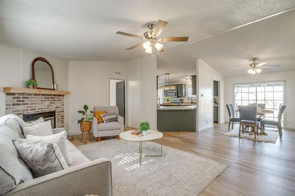 5912 Kentucky Street,  Joshua,  TX 76058