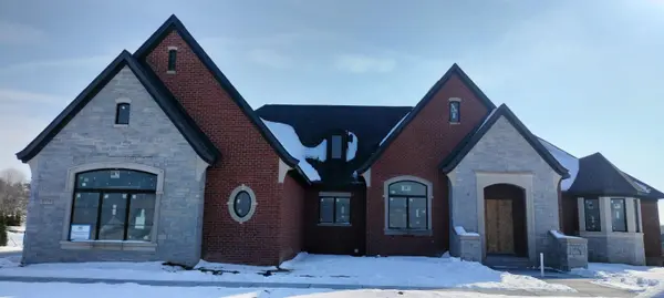 5770 Bristol CT, Washington Twp, MI 48094