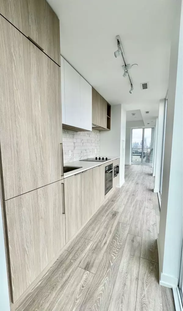 Toronto, ON M5P 0A6,2020 Bathurst ST #1720