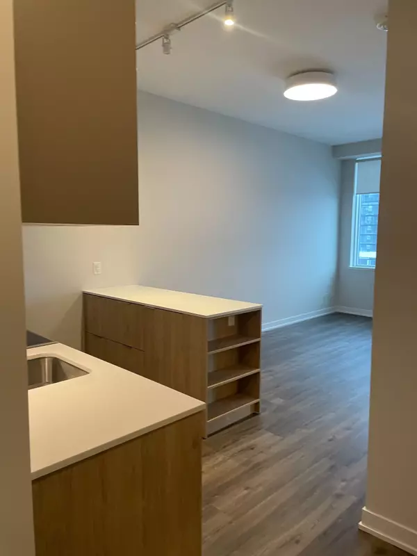 Toronto C08, ON M5A 0M9,25 Nicholas AVE #607