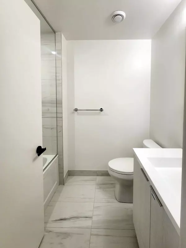 Vaughan, ON L4K 0R2,8 Interchange WAY #2603