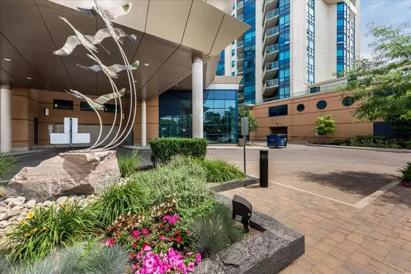 Barrie, ON L4N 6G2,37 Ellen ST #811