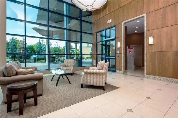 Barrie, ON L4N 6G2,37 Ellen ST #811