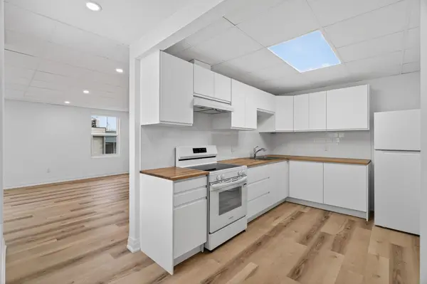 103 Thomas ST #104, Oakville, ON L6J 3A7