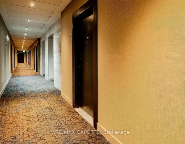 2475 Old Bronte Rd RD #802, Oakville, ON L6M 5S7