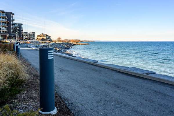 10 Concord PL #408, Grimsby, ON L3M 0G6