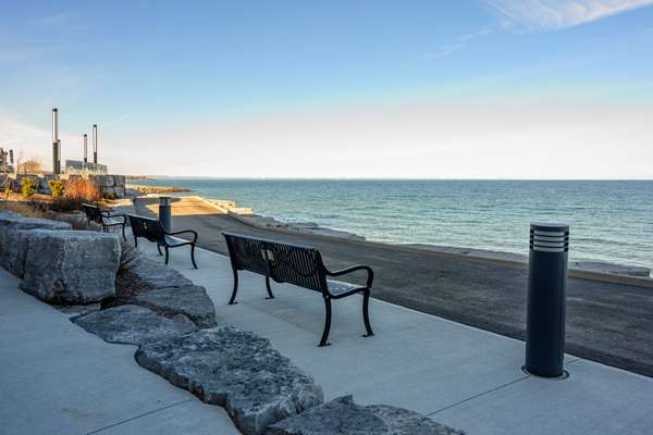 10 Concord PL #408, Grimsby, ON L3M 0G6