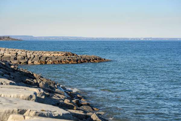 10 Concord PL #408, Grimsby, ON L3M 0G6