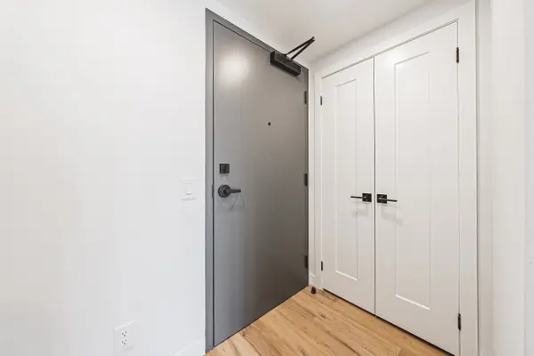 555 Sanatorium RD #302, Hamilton, ON L9C 2B1