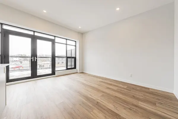 555 Sanatorium RD #302, Hamilton, ON L9C 2B1