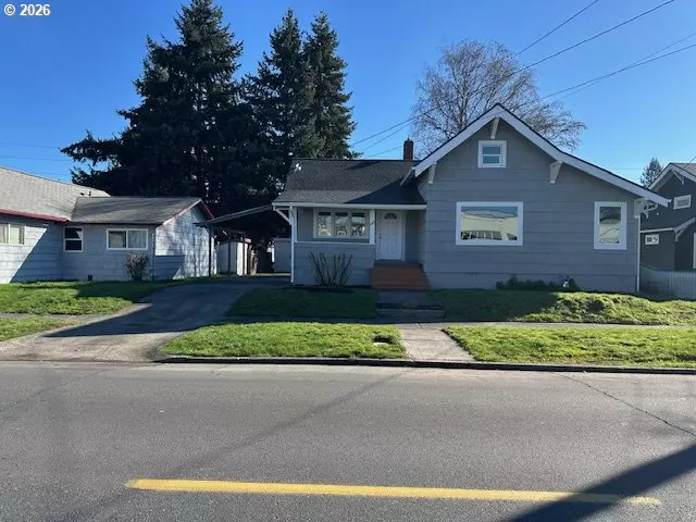 402 S 4TH AVE, Kelso, WA 98626