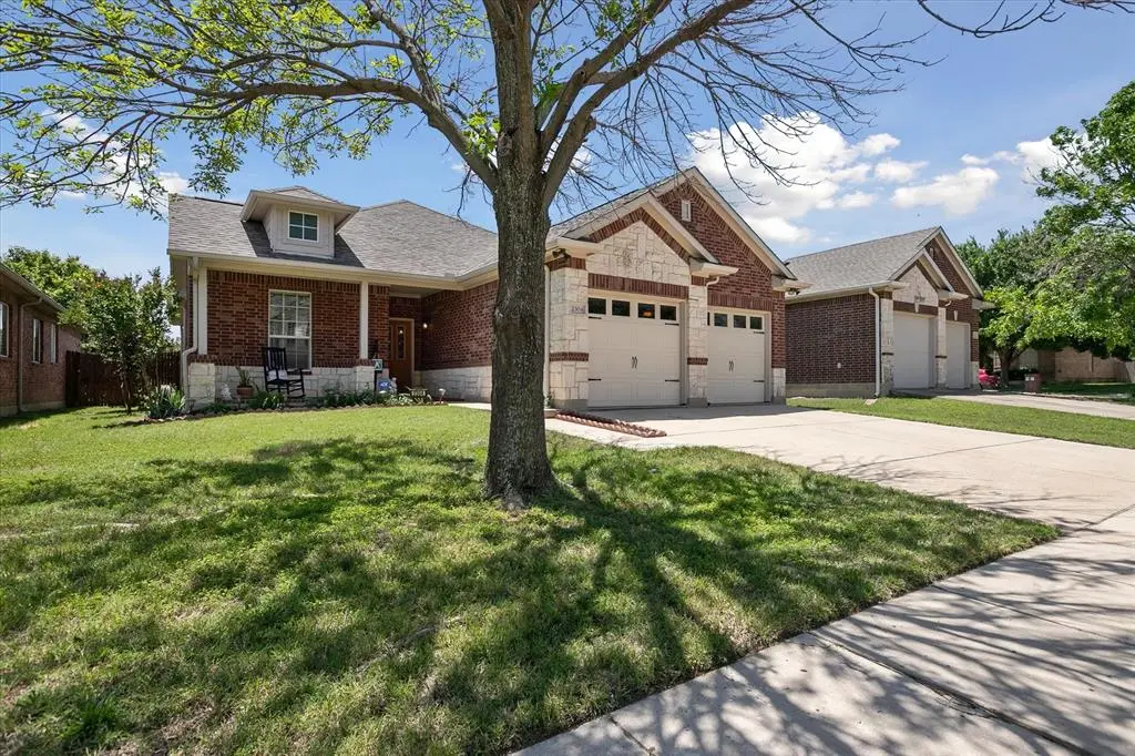 2304 Clairborne Drive, Fort Worth, TX 76177