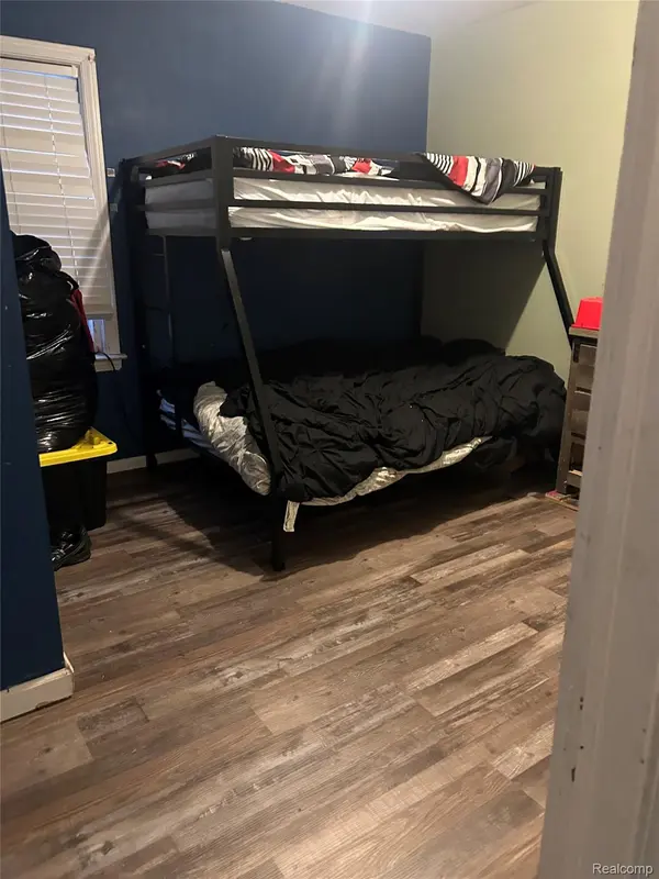 19982 Kingsville ST, Detroit, MI 48225