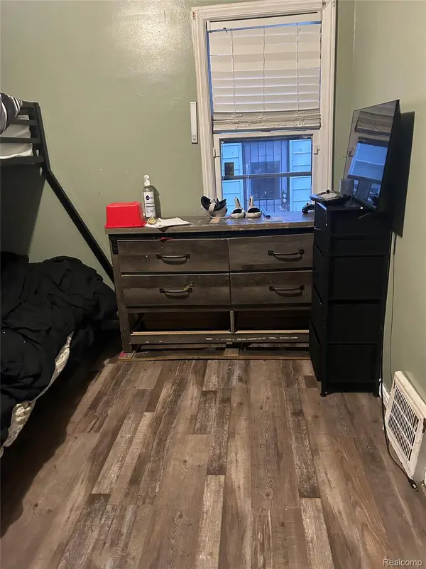 19982 Kingsville ST, Detroit, MI 48225