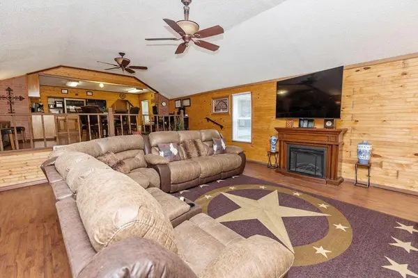 2868 State Highway 37 N, Clarksville, TX 75426