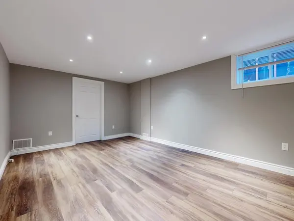 Hamilton, ON L8T 3A6,359 East 42nd ST #Lower