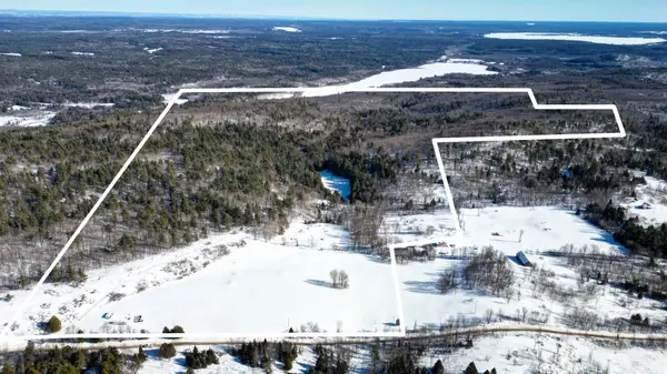 1048 Kennelly Mountain RD, Greater Madawaska, ON K7V 3Z7