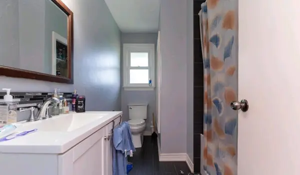 Thorold, ON L2V 2J1,52 BRODERICK AVE