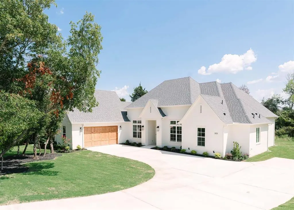 1024 Twin Creeks Drive, Weatherford, TX 76088