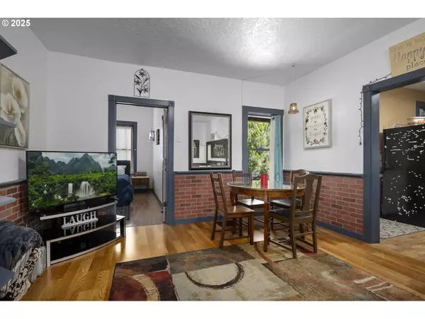 Portland, OR 97214,2018 SE 6TH AVE