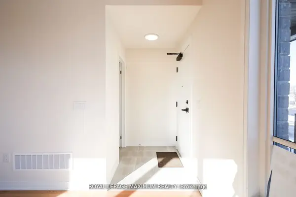 11 Baynes WAY N #1, Bradford West Gwillimbury, ON L3Z 4M1