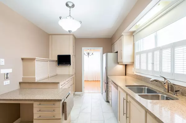 Barrie, ON L4M 4H5,64 Steel ST