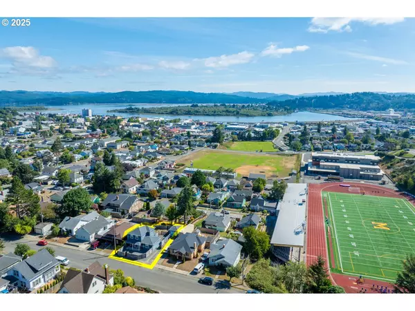 Coos Bay, OR 97420,662 S 11TH ST