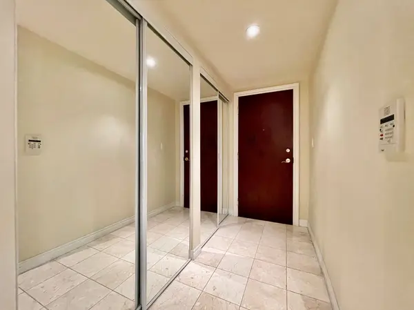 38 WILLIAM CARSON CRES #223, Toronto C12, ON M2P 2H2